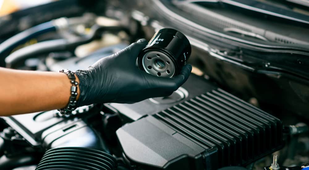 mechaninc changing an engine oil filter